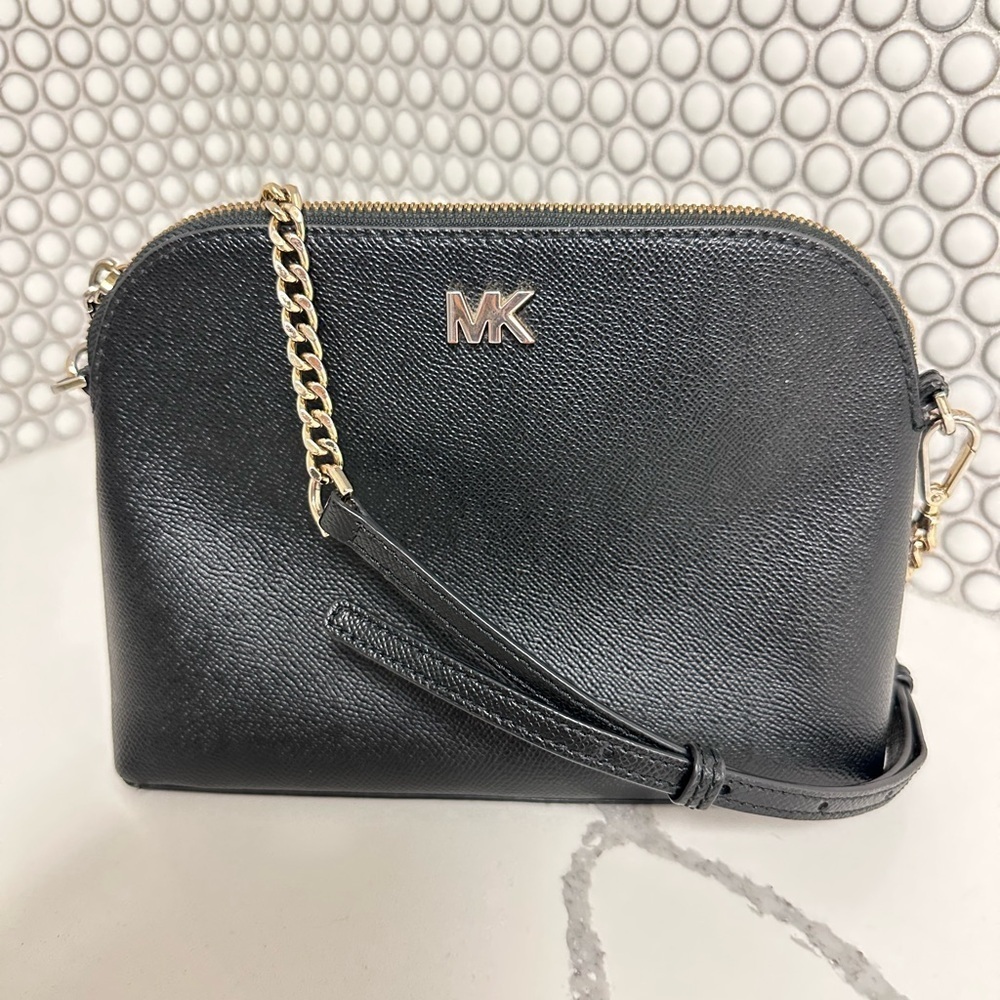 Michael Kors Jet Set Dome Crossbody Bag Black Gold Saffiano Calfskin Leather